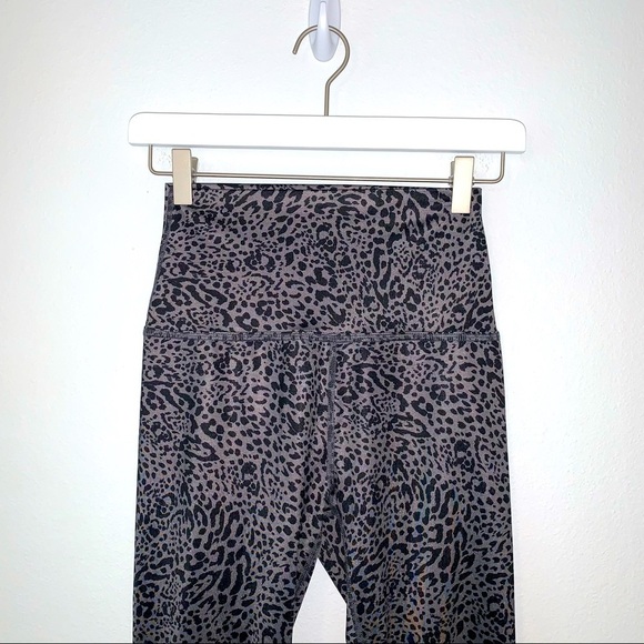 Beyond Yoga Cheetah Print Caught In The Midi High Waisted Legging Small - Picture 4 of 9